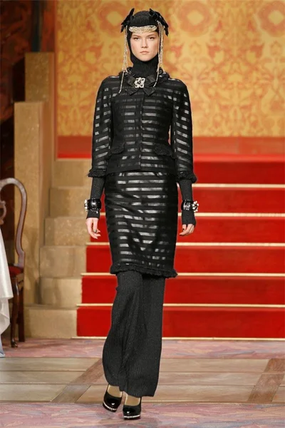 Look 10